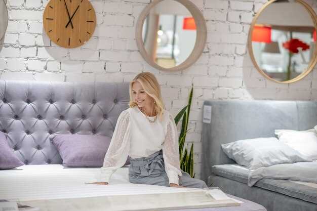 Избегайте сочетания ярких и контрастных цветов без продуманной концепции. В центре внимания – использование одного или двух доминирующих оттенков и дополнительных тонов, гармонирующих с ними. Например, глубокий синий в сочетании с мягким серым создает ощущение продуманности и респектабельности, исключая «простенький» внешний вид. Важно также следить за балансом прозрачных и насыщенных цветов, чтобы интерьер не казался дешёвым за счет чрезмерной яркости.