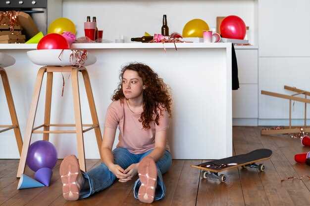 Выбирайте мебель, исходя из точных габаритов помещения. Например, для небольших комнат идеально подходят компактные диваны шириной 150-180 см, а не массивные угловые системы, занимающие всю площадь. Высота стеллажей и шкафов не должна превышать трети высоты стен, иначе создастся ощущение подавленности пространства. В больших комнатах усиливайте эффект открытости, выбирая крупные элементы, без явного засилия мелких деталей.