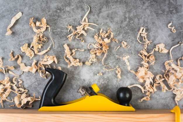 Керамическая плитка обладает высокой стойкостью к влаге и механическим повреждениям, что делает её идеальным выбором для влажных зон. undefinedК преимуществам</strong> относят простоту ухода и широкий ассортимент дизайнерских решений. <em>Из недостатков</em> – существенная нагрузка на бюджет и сложности в монтажных работах при неровных стенах.»></p>
<p>МДФ-панели популярны благодаря легкости монтажа и богатому выбору фактур и оттенков. <strong>Они позволяют</strong> быстро придать помещению завершенный вид, не требуя профессиональных навыков. <em>Однако</em>, со временем под воздействием влажности или температуры покрытие может деформироваться или утратить привлекательность.</p>
<p><img decoding=