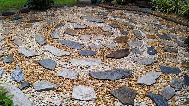 Особенности укладки и техническое обслуживание: как продлить срок службы каждого типа покрытия