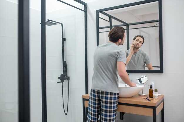 Обязательно учитывайте высоту потолков и уровень напольного покрытия, чтобы ограничивающие элементалы не мешали нормальной посадке или входу. Например, для стандартных ванн высотой 50-60 см минимальная высота потолка должна превышать этот показатель не менее чем на 20 см. В случае с душевыми кабинами, особенно со складными или распашными дверями, необходим запас высоты не менее 20 см для беспрепятственного открытия и закрытия двери без столкновения с потолком или осветительными приборами.