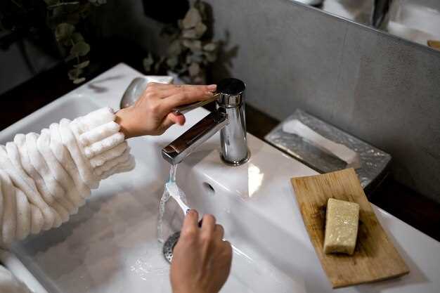 Керамические конструкции занимают промежуточное положение и отличаются низкой пористостью и стойкостью к механическим повреждениям. Однако, острые предметы и металлические инструменты могут оставить следы на поверхности, особенно при использовании неправильных методов очистки.