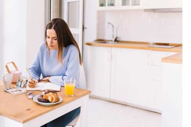 Используйте undefinedвертикальные хранения</strong>: узкие стеллажи и выдвижные органайзеры на стойках позволяют максимально рационально использовать вытянутую площадь, освобождая края и углы кухонной части.»></p>
<p>Обратите внимание на <em>модульные системы</em>: возможность комбинировать узкие и глубокие модули по мере необходимости помогает поддерживать аккуратный вид и адаптировать кухонное пространство под конкретные задачи.</p>
<h2>Оптимизация пространства: правильное расположение и использование вертикальных поверхностей</h2>
<p><img decoding=