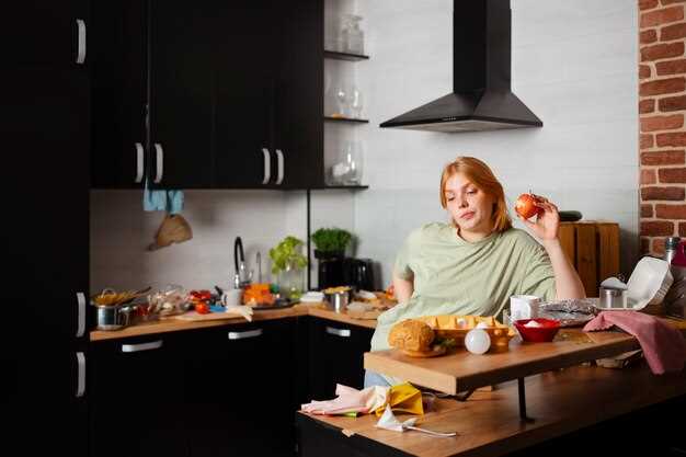 Использование модульных систем, которые крепятся к стенам, дает возможность легко изменять расположение элементов по мере необходимости. Встроенные рейлинги, корзины и держатели позволяют держать кухонные принадлежности в пределах досягаемости, не загромождая основные рабочие пространства.