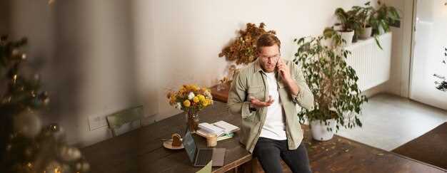 undefinedГлавное правило успешной организации пространства</strong> – это тщательный подбор и размещение предметов. Используйте <em>многофункциональную мебель</em>, которая позволяет одновременно выполнять несколько задач, например, кровать с встроенными ящиками или стол-кресло, складывающееся в стену. Такое решение помогает поддерживать порядок, не загромождая комнату, и при этом сохраняет целостность композиции.»></p>
<p><strong>Освещения</strong> в помещении нужно добиться равномерного и мягкого светового фона – это визуально расширит пространство и добавит в него <em>комфорта</em>. Освещение должно быть скрытным, например, встроенные светильники или светодиодные полоски под полками. Минимальное количество ярких источников избавляет от ощущения загромождения и создает атмосферу спокойствия.</p>
<p><strong>Цветовая палитра</strong> – один из ключевых элементов. Используйте спокойные оттенки – пастельные или нейтральные тона. Они <em>выступают фоном</em> для акцентов и позволяют избежать ощущения перенасыщенности, визуально увеличивая объем. Важен баланс: добавление нескольких ярких деталей, например, покрывал или ваз, делает интерьер завершенным без добавления «лишних» элементов.</p>
<p><strong>Организация хранения</strong> требует <em>использовать по максимуму</em> вертикальное пространство: навесные шкафы, полки и кронштейны освобождают Десантное наполнение пола и создают ощущение простора. Встроенные системы хранения позволяют избежать скопления ненужных предметов и оставляют поверхности свободными, создавая ощущение «легкости».</p>
<p><img decoding=