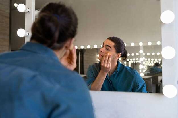 Лучшие результаты достигаются, если светильники размещены по обе стороны зеркала на уровне глаз, обеспечивая симметричное освещение, исключающее появление тени на носу или под подбородком. Не менее важно использовать светодиодные лампы с направленным световым потоком, позволяющие сфокусировать лучи точно на рабочей поверхности. Для повышения комфорта рекомендуется добавлять подсветку с помощью тонких световых линий вокруг зеркала или над ним, что помогает достигнуть равномерной освещенности без ярко выраженных участков затененности. Перед установкой осветительных приборов стоит проверить их сочетание с зеркалом и обеспечить возможность регулировки угла наклона для контроля направления света в нужную зону.