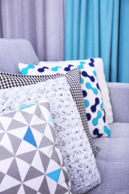 Контрастные сочетания допустимы, если цвета гармонично дополняют друг друга. Например, насыщенные тёплые цвета в сочетании с пастельными оттенками создадут уютную атмосферу. Для успешного избавления от перегруза следует избегать использования более трех различных рисунков в одной зоне, чтобы сохранить свежий и организованный вид.