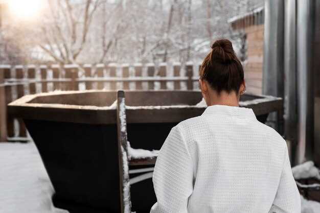 undefinedВодяные системы</strong> отличаются большей энергоэффективностью при эксплуатации в долгосрочной перспективе. Для их организации потребуется монтаж бетонной стяжки или другого основания, на которое затем укладываются трубы. Этот способ обеспечивает более равномерное распределение тепла за счет теплоносителя, циркулирующего по трубам, но требует большего объема подготовительных работ и устройства гидравлического контурирования.»></p>
<p>При выборе следует учитывать уровень сложности обслуживания и ремонта. Электрические системы обычно требуют меньших затрат на обслуживание, так как не используют жидкость и имеют меньшую вероятность протечек. Водяные комплексы, наоборот, требуют постоянного контроля герметичности и давления системы, а также способны со временем стать источником утечек, что может привести к существенным повреждениям пола или стен.</p>
<p><img decoding=