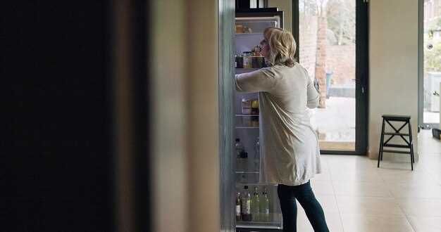 Одним из удобных способов расширить площадь хранения являются undefinedшкафы-стеллажи, встроенные в стену</em>. Их конструкция не занимает дополнительной площади и позволяет оптимально разместить книги, косметику или небольшие аксессуары.»></p>
<p>Использование пространство под мебелью, такой как кровати или диваны, позволяет встроить ящики для хранения или корзины с различными вещами. Эти скрытые ячейки сохраняют аккуратность, не создавая визуального беспорядка.</p>
<p><img decoding=